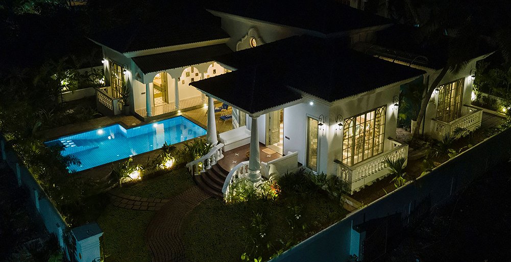 Maison 9 - Villa at night